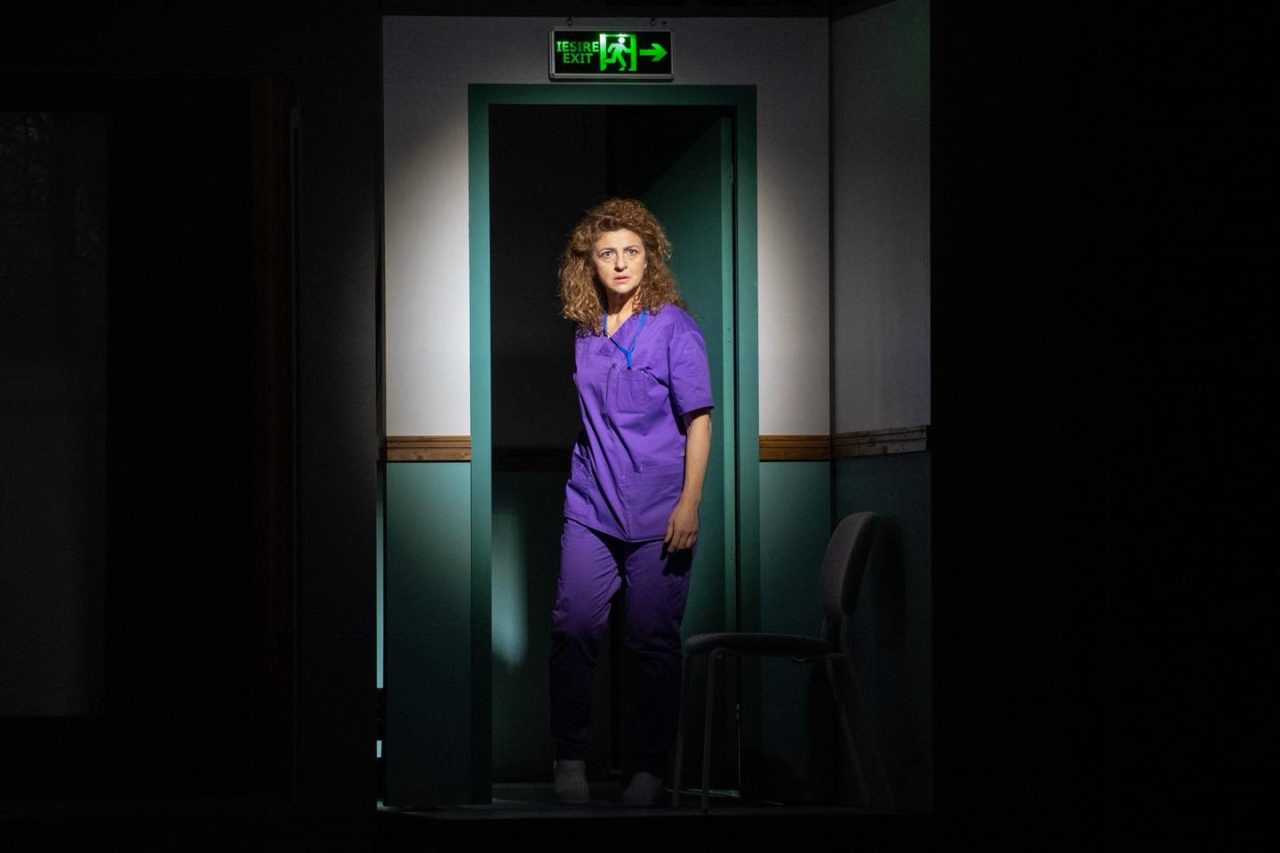 „Doctorul” de Robert Icke, în regia lui Andrei Șerban, o premieră incendiară la Teatrul Nottara