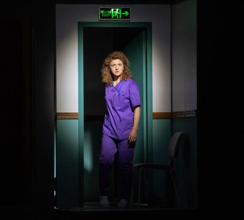 „Doctorul” de Robert Icke, în regia lui Andrei Șerban, o premieră incendiară la Teatrul Nottara