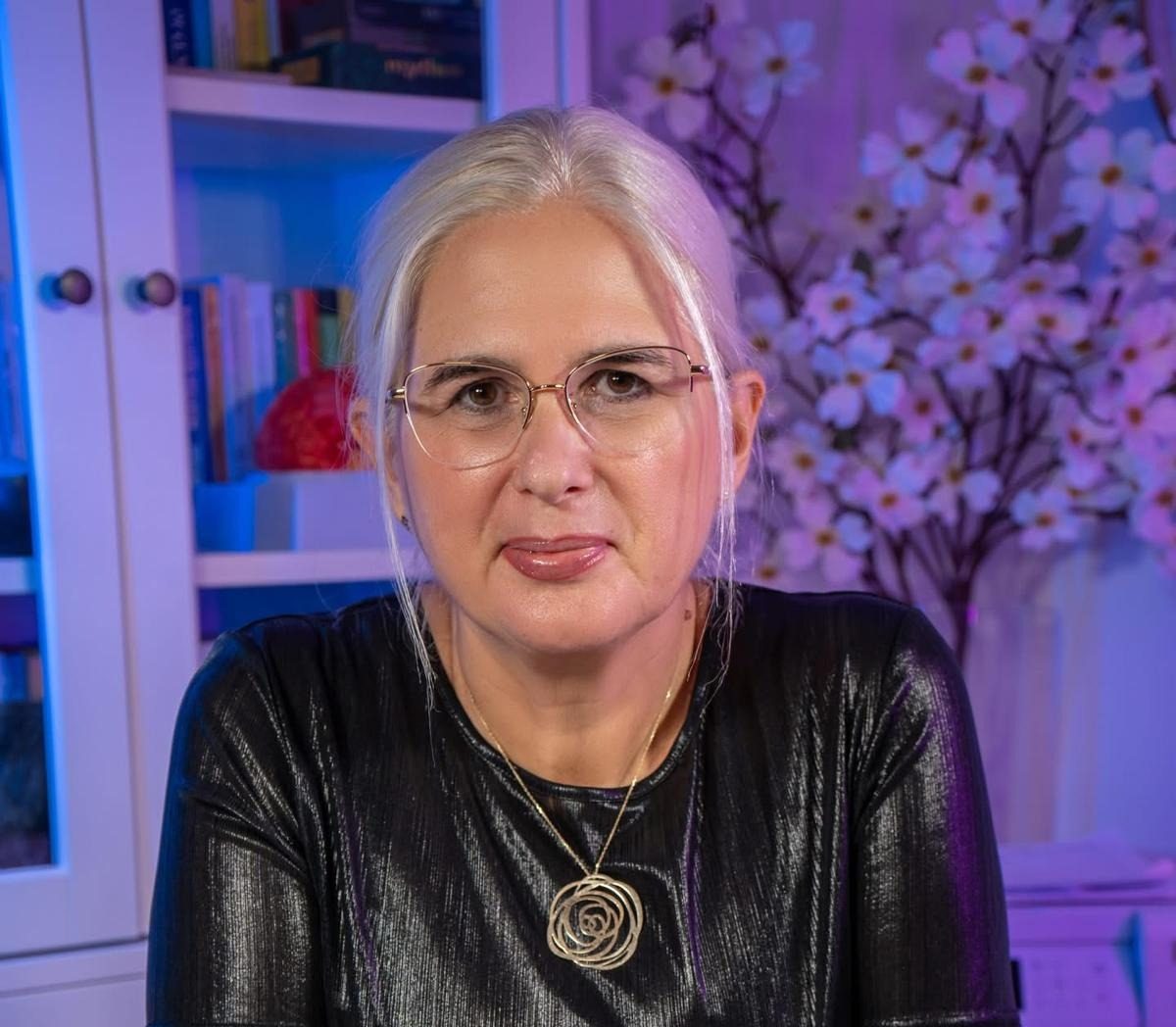 Iulia Buzan vine la „Dialoguri fără mască”