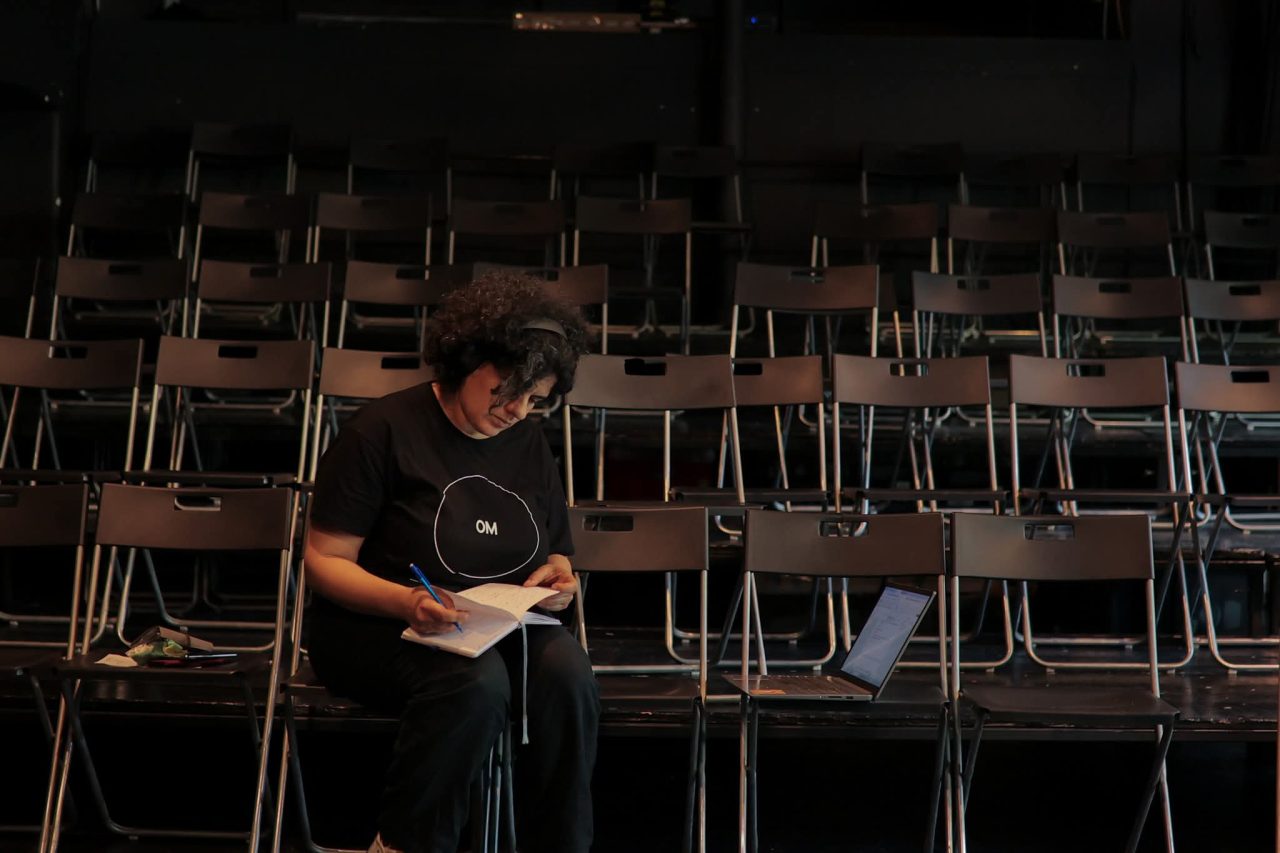 „Și în zilele noastre există aceeași presiune asupra femeilor de a performa feminitatea în acord cu niște stereotipuri”